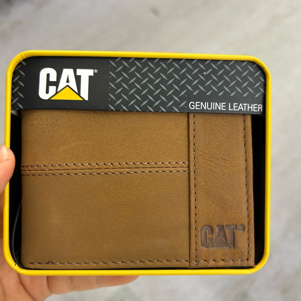 NWT CAT men’s genuine leather wallet
